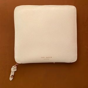 NWOT Ted Baker London white floral bag that zips into compact leather square!